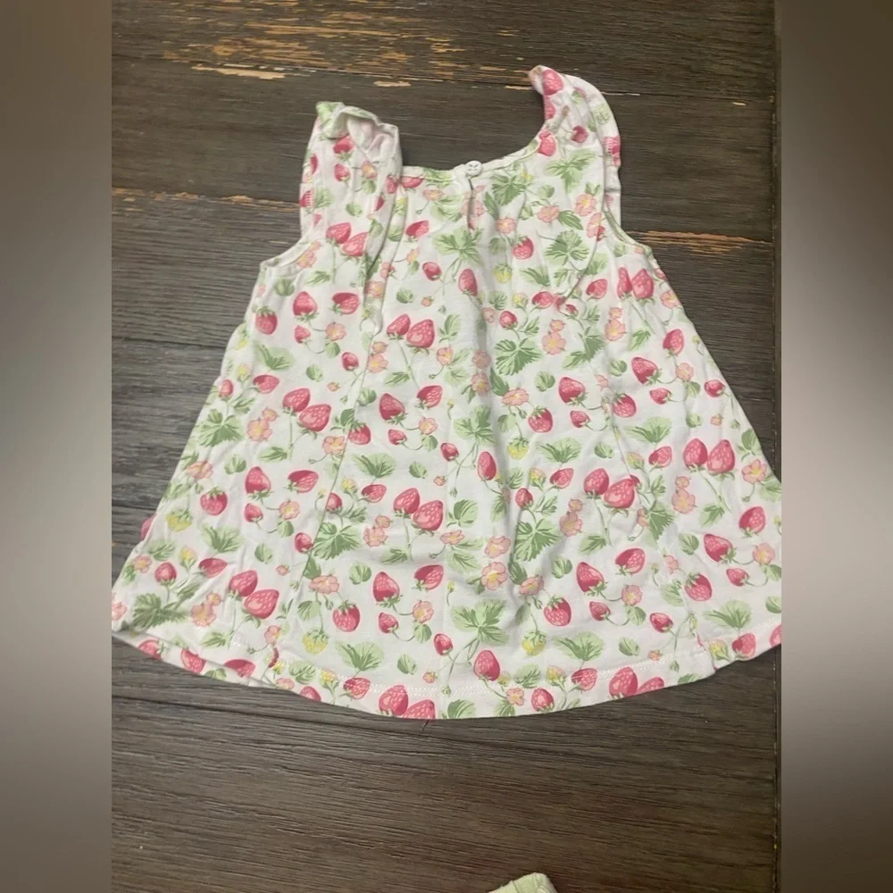 Max Studio kids girls size 2T top and bottom set shirt and shorts